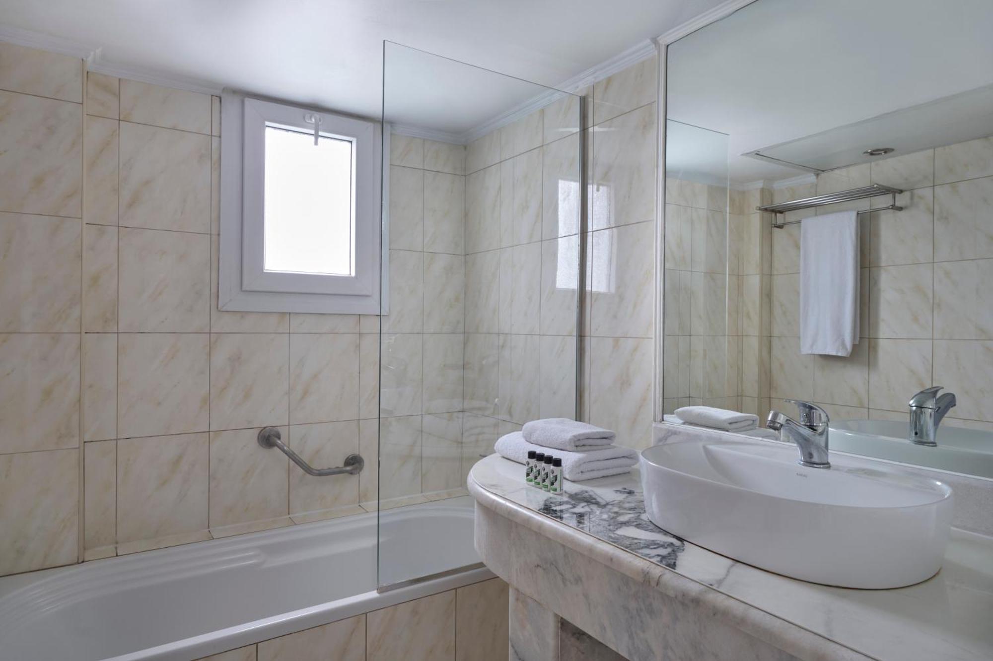 Camera Familiare con 2 Camere da Letto e Vista Lago